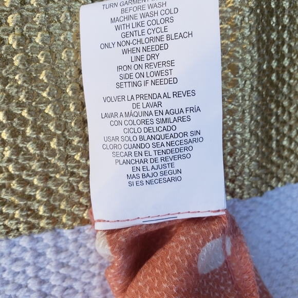 Jolt Deep V Button-Down Tie Front Crop Top - Picture 3 of 3